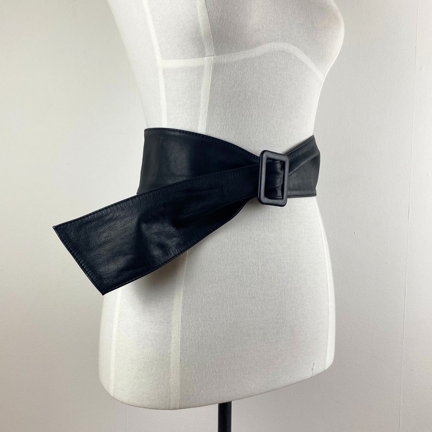 VINTAGE Leather Belt - Free Size